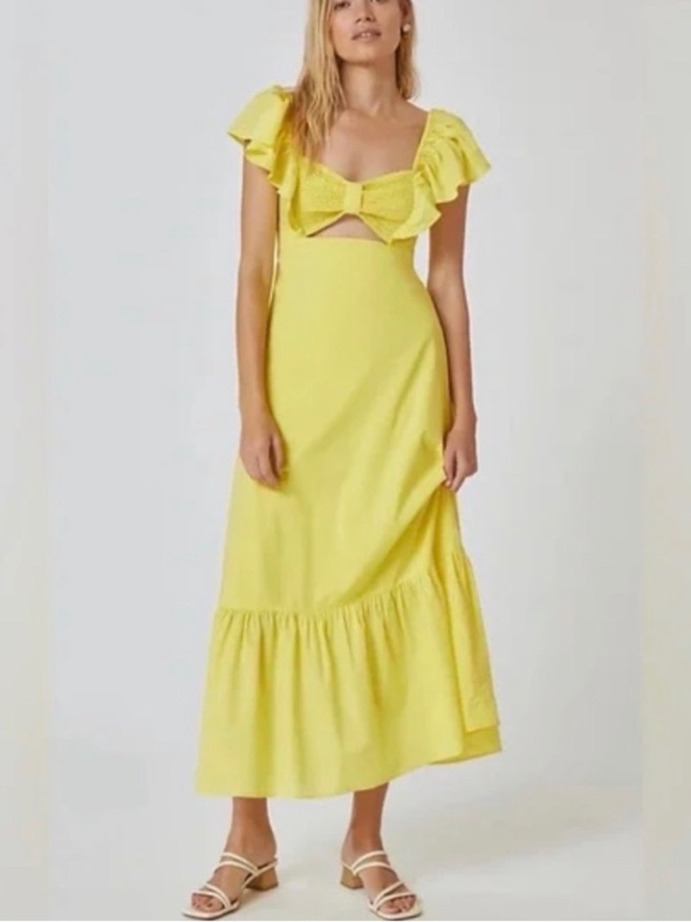 Farm Rio x Anthro
Yellow Cutout Ruffle
Maxi Dress 👗